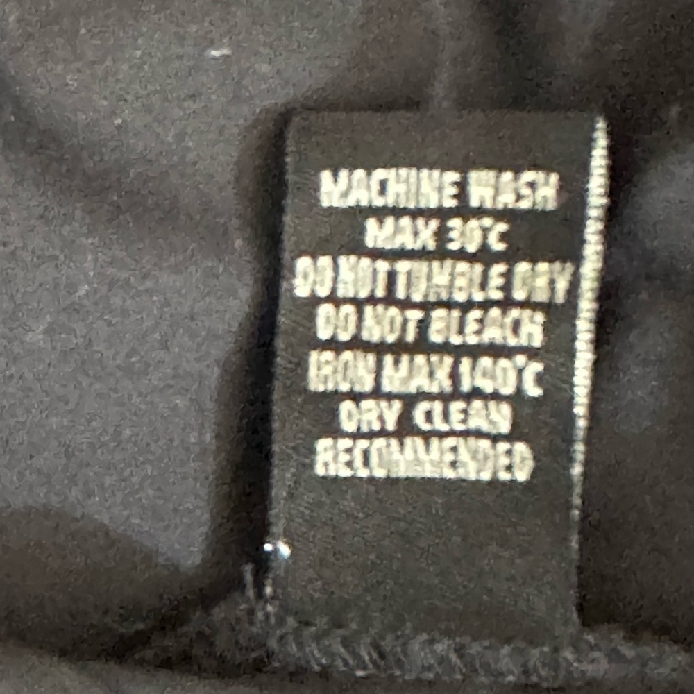 BCBGMAXAZRIA sz XL shirt in black with eyelet on the upper front - Picture 14 of 14